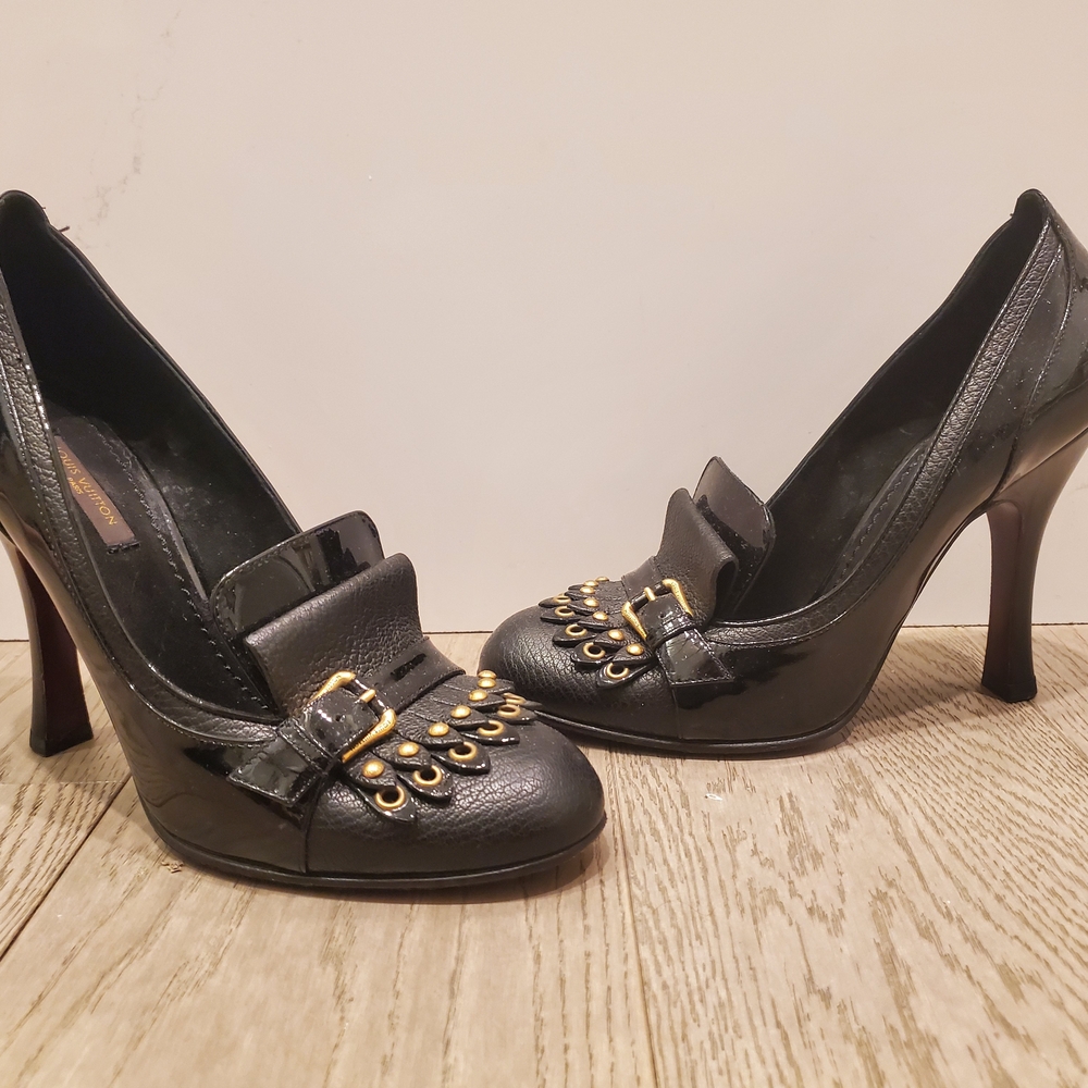 Louis Vuitton Black and Gold Elegant Heels